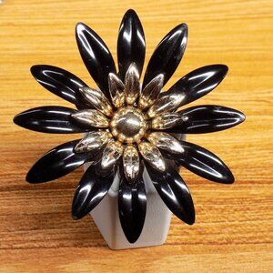 Vintage Sarah Coventry Flower Brooch Black Enamel Gold Tone Metal Big 3-1/8"